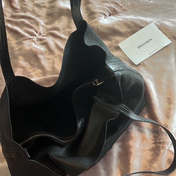 Brahmin Dakota Black Holmes back in excellent condition with registration card - Picture 2 of 3